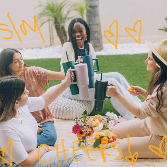 New Simple Modern 40oz TREK Tumbler in Rodeo Drive 😍 - Picture 12 of 17